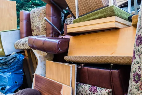 Beräumung und Entsorgung von Unrat aus Kellern, Dachböden und Nebenräumen.